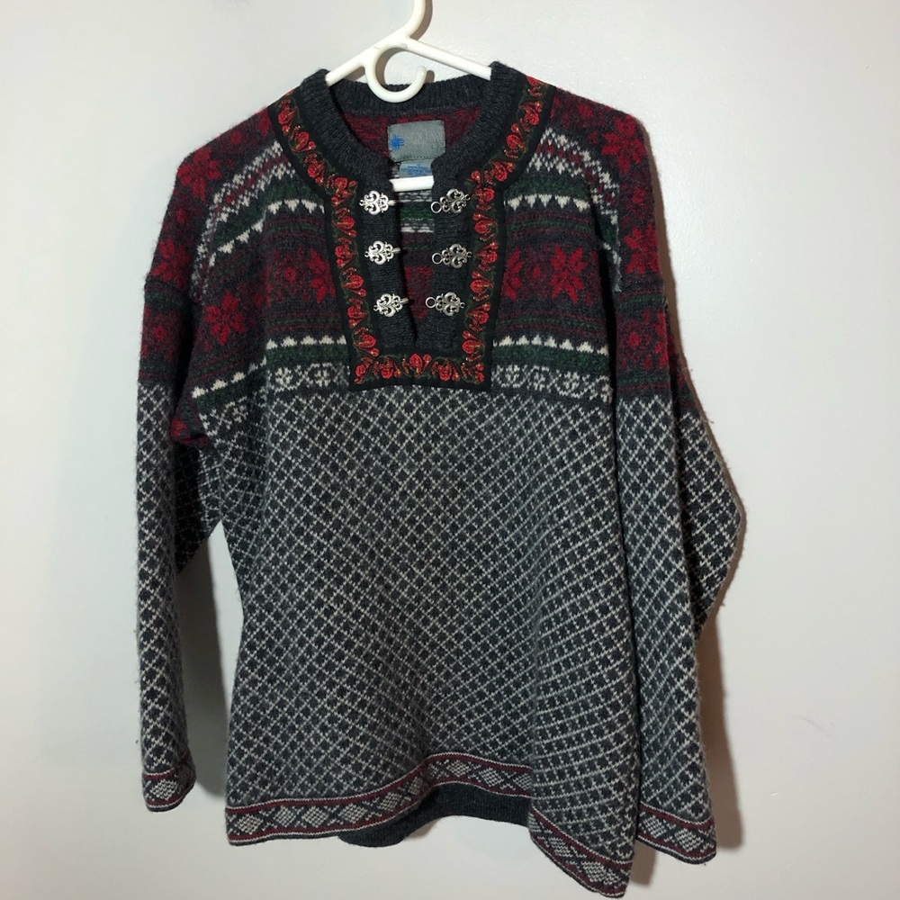 Squaw Valley wool Nordic fair isle sweater M snowflakes pewter clasps vintage